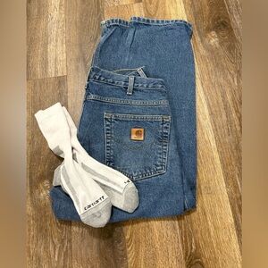 Carhartt Men's Relaxed Fit 32x28 with socks :)